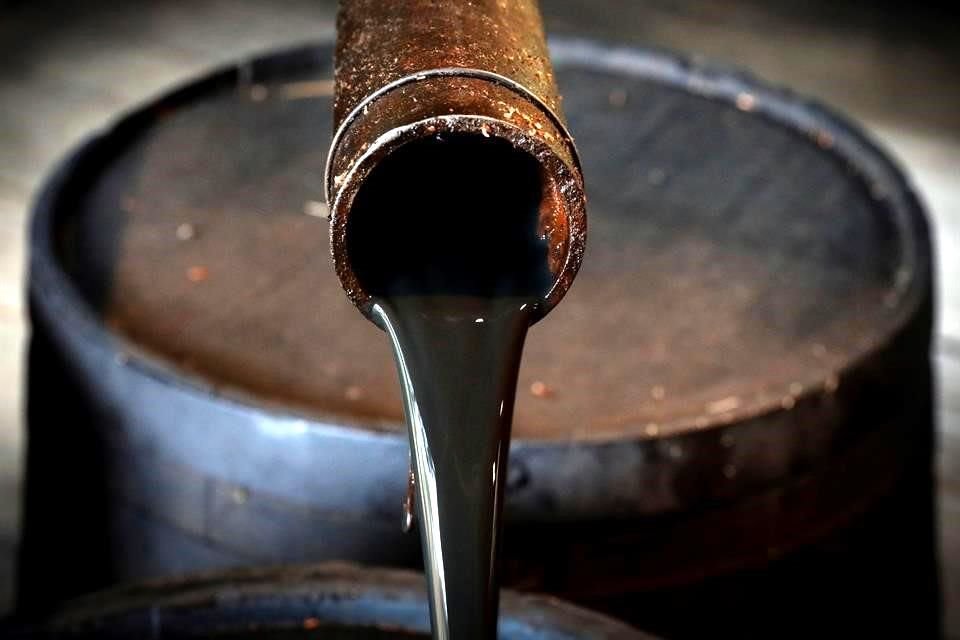 La Secretara de Economa public acuerdo que limita a privados la importacin de petrolferos hidrocarburos, pese a que Cofece alert que daa competencia.