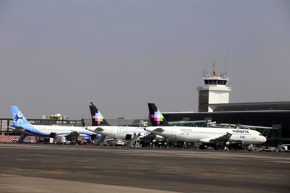 El plantón en el Aeropuerto de Guadalajara inició el domingo con cerca de 200 ejidatarios.