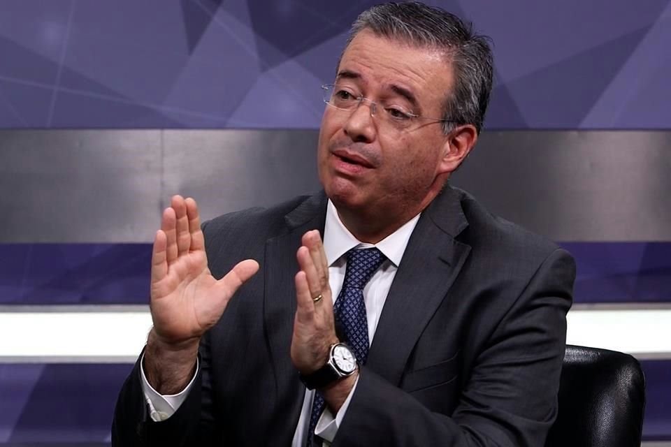 Alejandro Díaz de Léon, Gobernador del Banco de México.