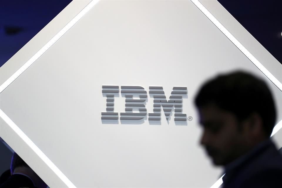 El número de empleados de IBM está en su punto más bajo en seis años.