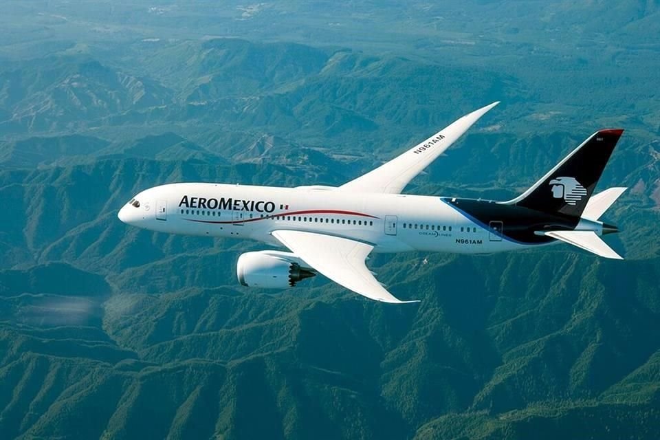 Aeroméxico fue multada en EU por demoras en los reembolsos a pasajeros durante la pandemia.