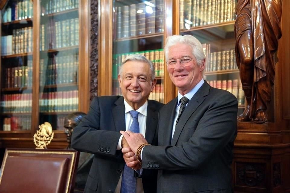 El Presidente se reunió con al actor Richard Gere en Palacio Nacional.