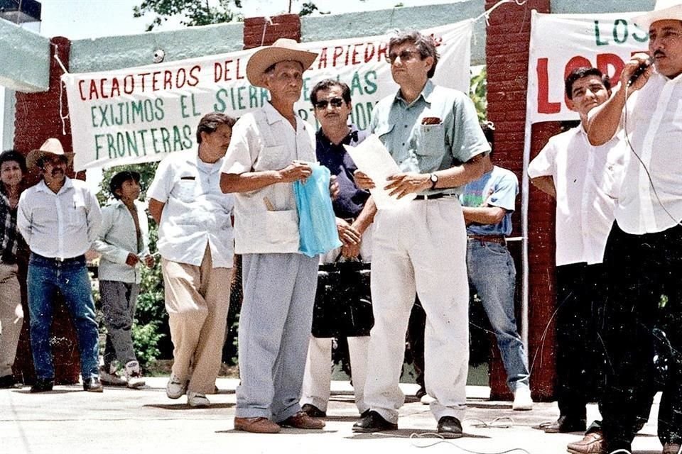 López Obrador encabezó protestas y movilizaciones sociales desde inicios de los años noventa en Tabasco. 