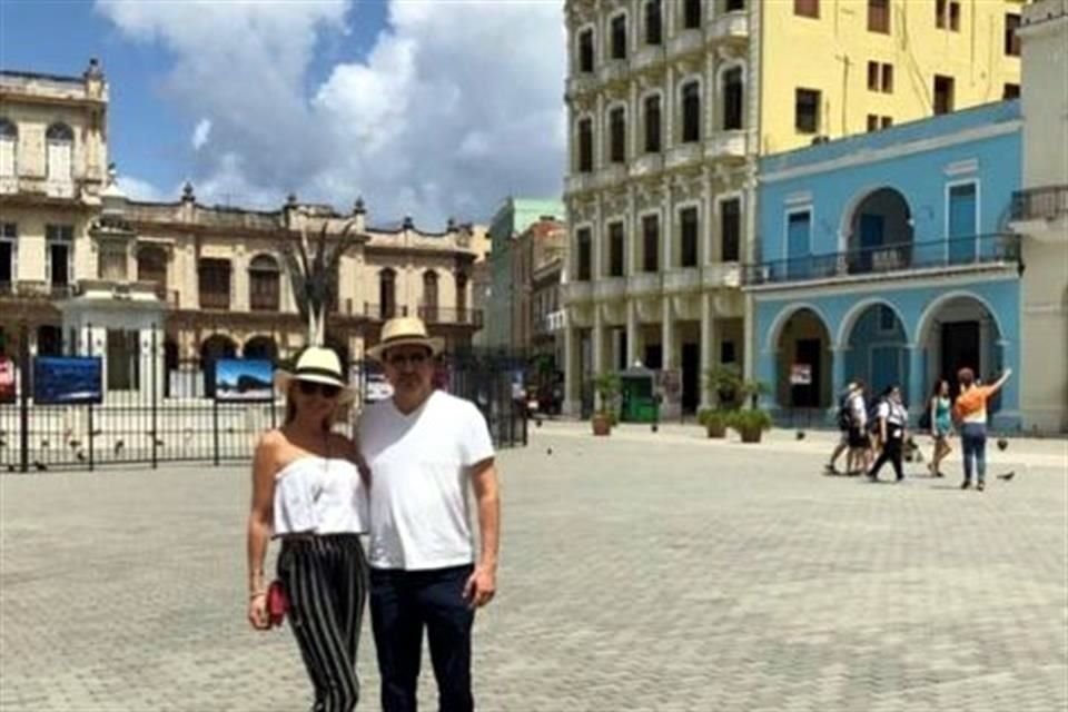 'Lo máximo gozamos', posteó Fuentes en una fotografía al referirse a su viaje de marzo pasado a Cuba.