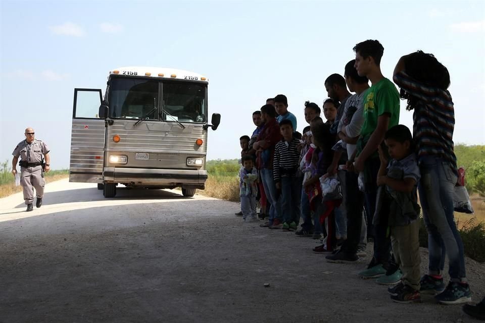 La Administración de Seguridad en el Transporte de EU prevé enviar más agentes a la frontera con México para contener el flujo de migrantes.