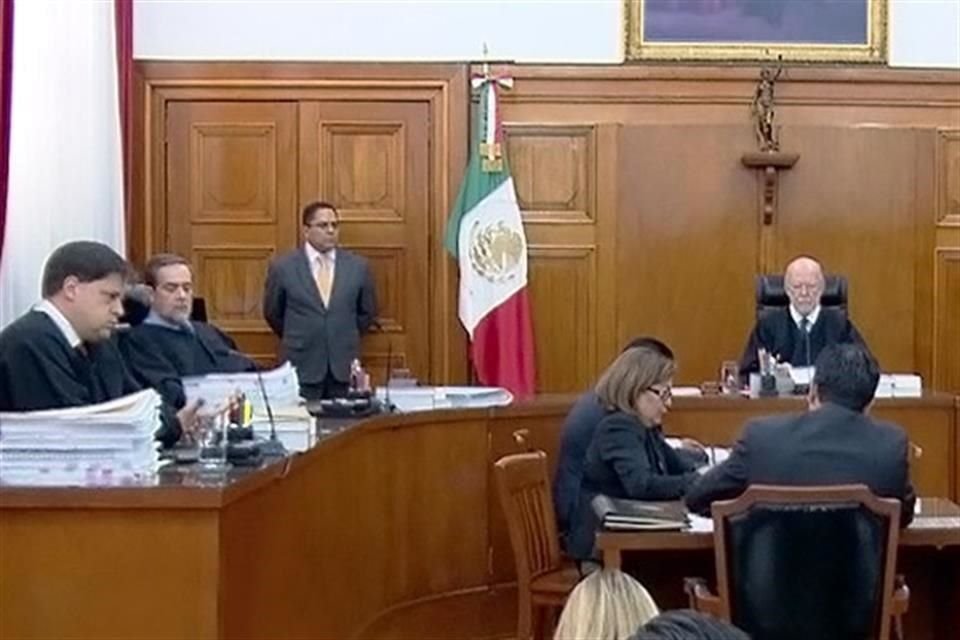 La Primera Sala de la SCJN reprobó al ISSSTE por haber negado la petición de una derechohabiente para practicarle un aborto.