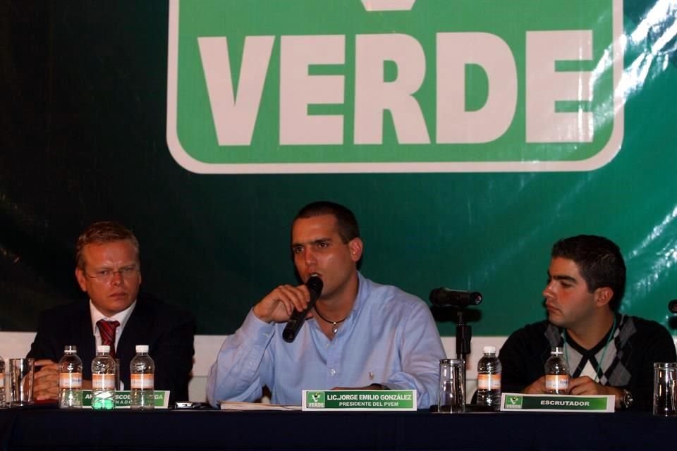 Jorge Emilio González actualmente es candidato plurinominal a diputado federal por la Coalición 'Todos por México' que integran el PRI, el Panal y el PVEM.