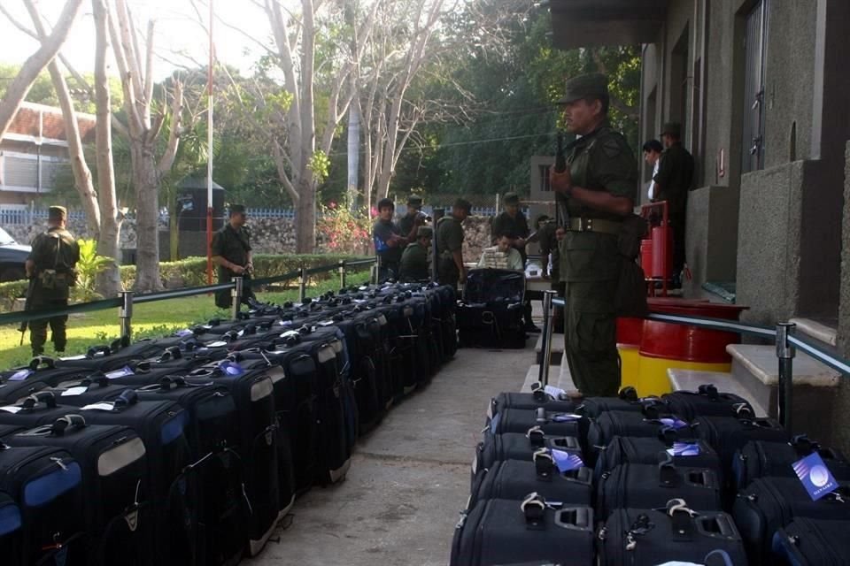 En abril de 2006, REFORMA publicó el aseguramiento de la droga en Campeche, en un vuelo que, explicó entonces la Sedena, despegó desde Venezuela.