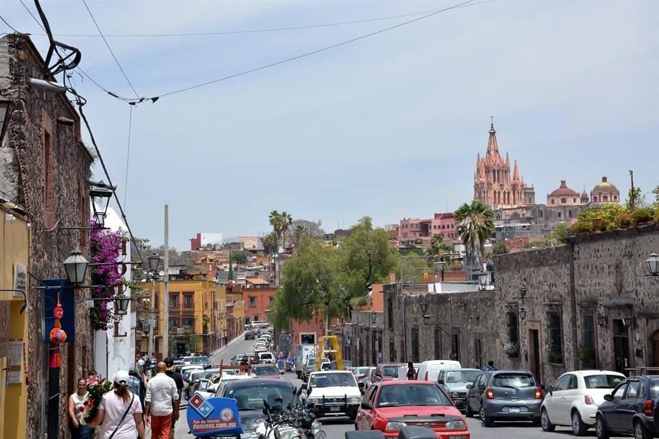 Fashion Days SMA 6ta. Edicio´n Revelan fraude financiero cometido por empleada de Monex a estadounidenses que viven en San Miguel de Allende; faltan 40 mdd en 158 cuentas.