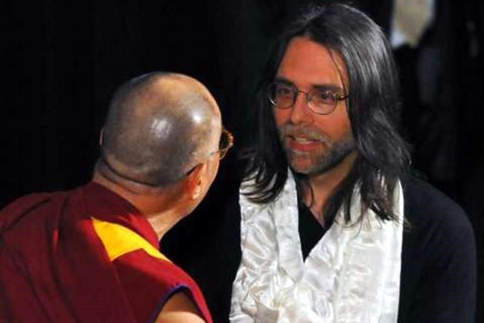En mayo de 2009, el Dalai Lama fue invitado a un congreso ético mundial de NXIVM, por el que supuestamente Raniere le pagó un millón de dólares.