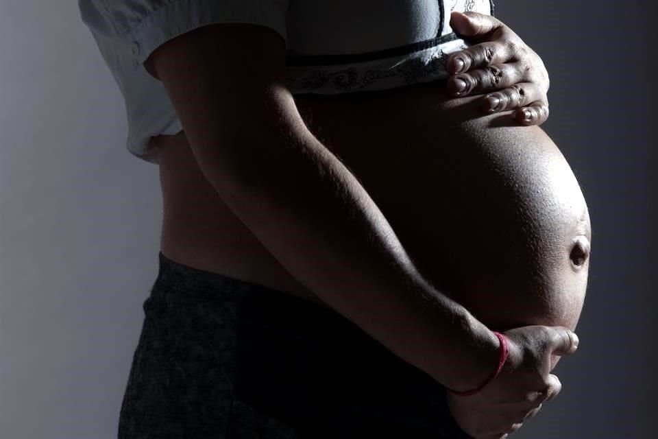 De acuerdo con el SISVER, hasta el 31 de diciembre del 2020 se registraron 31 mil 253 casos de mujeres embarazadas y en puerperio con Covid-19.