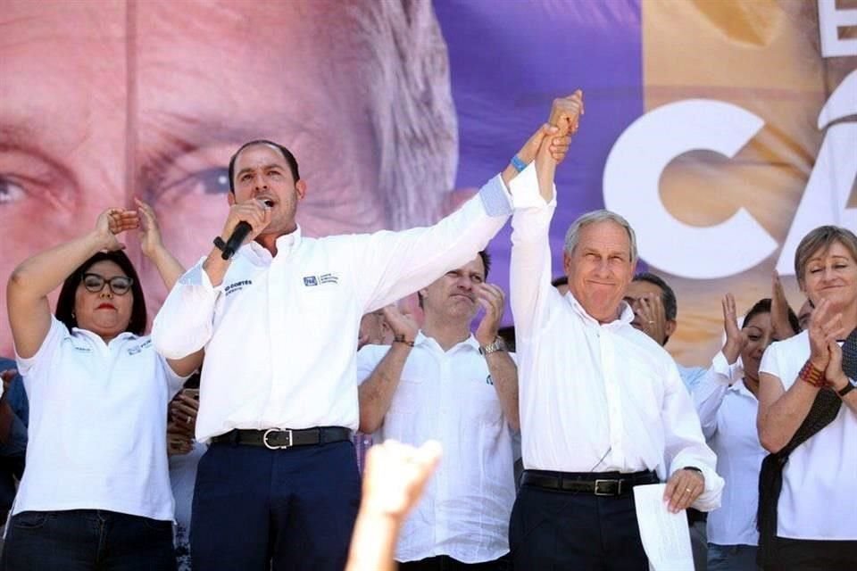 Acompañado de Marko Cortés, dirigente nacional del PAN, el candidato Enrique Cárdenas cerró su campaña en Parque Juárez, Tehuacán, Puebla.