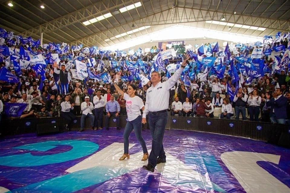 El candidato del PAN a la Gubernatura, Óscar Vega Marín, reunió a simpatizantes en el Palenque del Parque Morelos, en Tijuana.