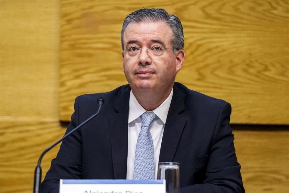Alejandro Díaz de León, Gobernador del Banco de México.