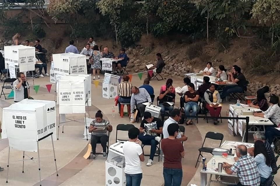 Aspecto de la votación en Aguascalientes, que, según el IEE, ha transcurrido sin incidentes graves.