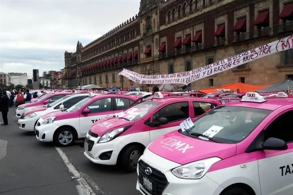 Taxistas ya se concentran en el Zócalo y diversas vialidades de la Ciudad y Estado de México para protestar contra apps.