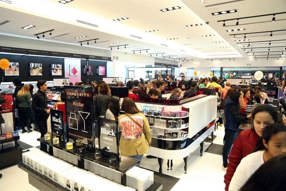 En marzo, Sephora anunció el cierre temporal de sus tiendas en Rusia.