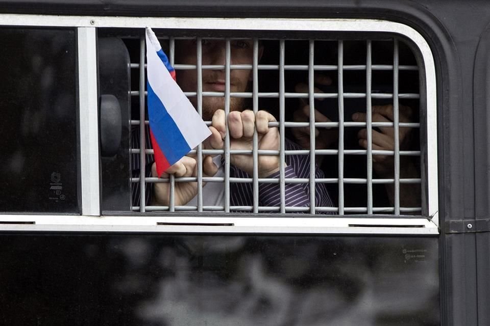 La Federación Internacional y Europea de Periodistas instaron a Rusia parar el acoso a la prensa, tras liberación del reportero Iván Golunov