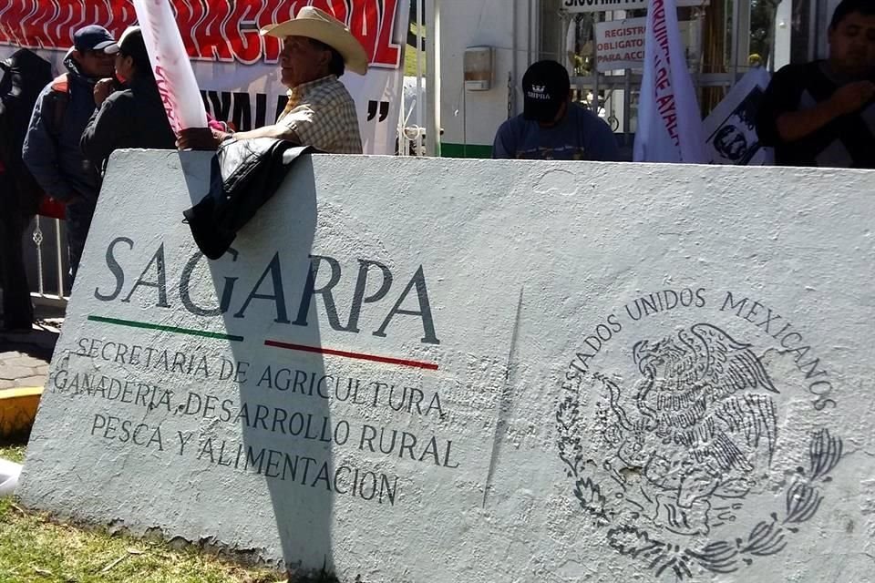 Dos ex directivos de Sagarpa enfrentan proceso penal por uso ilícito de atribuciones y facultades.