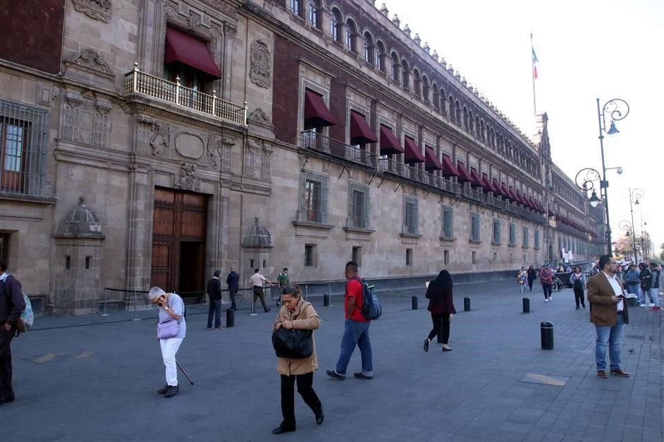 López Obrador dijo que actualmente se realizan trabajos en Palacio Nacional para habilitar el espacio que ocupará con su familia. 