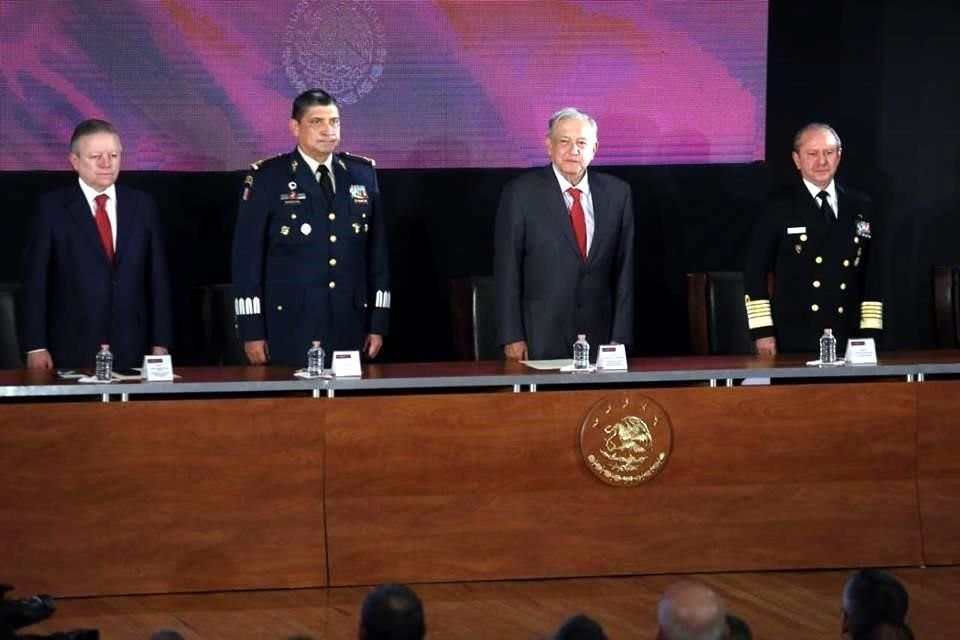 López Obrador inauguró un curso sobre estándares constitucionales de la actuación de la GN dirigido a mandos militares.
