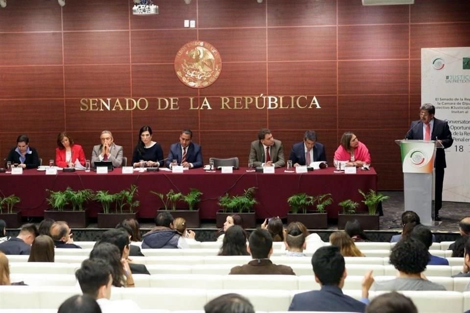 El conversatorio 'Retos y Oportunidades a 11 años de la Reforma al Sistema Penal en México' se llevó a cabo en el Senado.