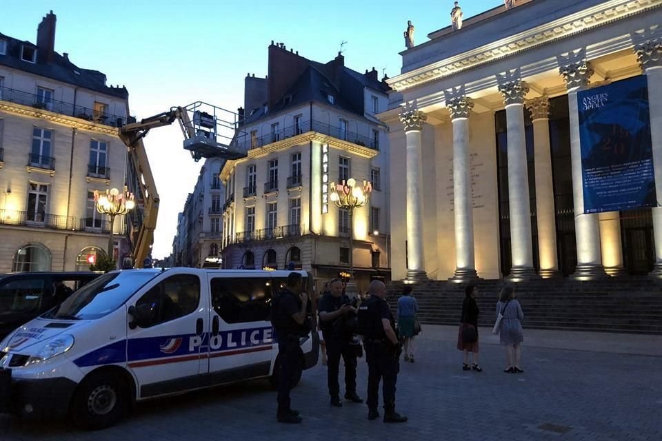 Militares y policías evacuaron la Ópera de Graslin, en Francia, en un aparente operativo de seguridad en la presentación de una cantante iraní.