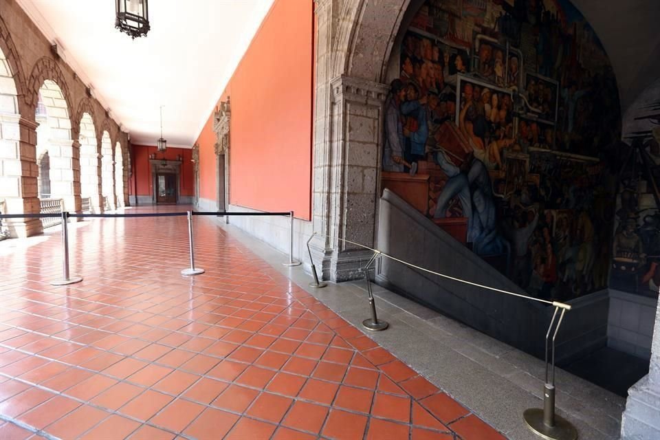 Las escalinatas donde estn los murales de Diego Rivera fueron cerradas.   