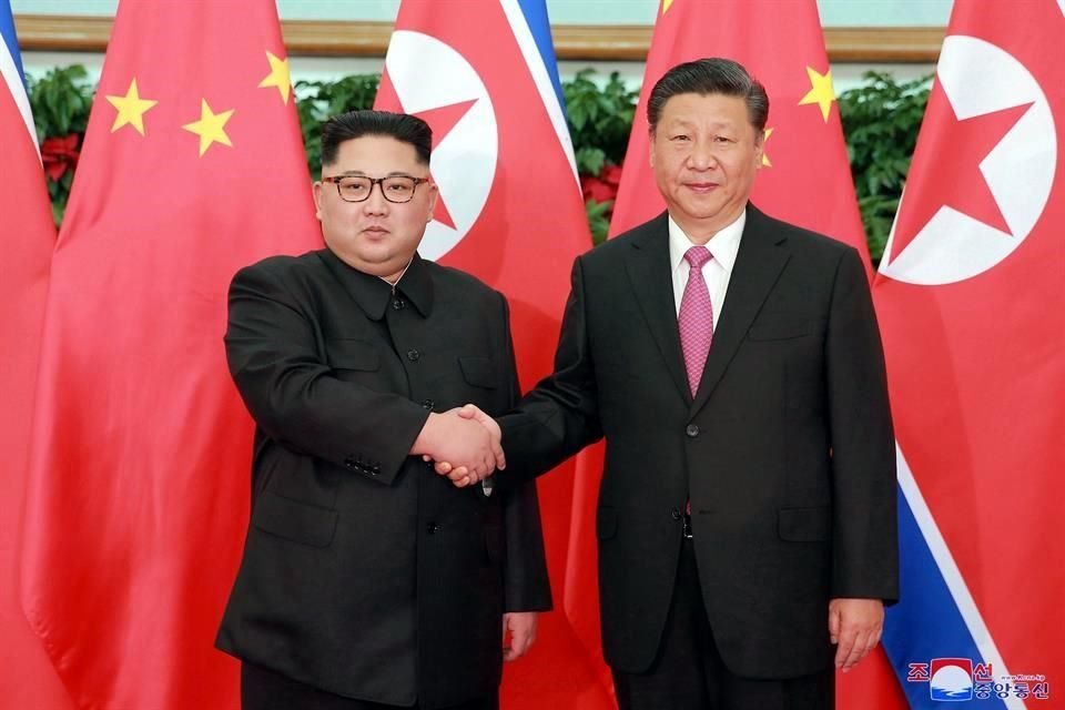 El Presidente chino, Xi Jinping, inició su primera visita a Corea del Norte, un viaje marcado por diálogo sobre desnuclearización.