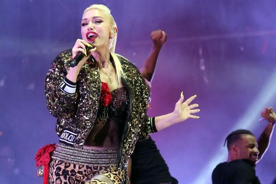 Uno los platos fuertes llamado Gwen Stefani casi coronó el festín al aparecer a las 22:50 horas para recetar su rock pop y hacer un 'The Sweet Escape' frente miles de adoradores.