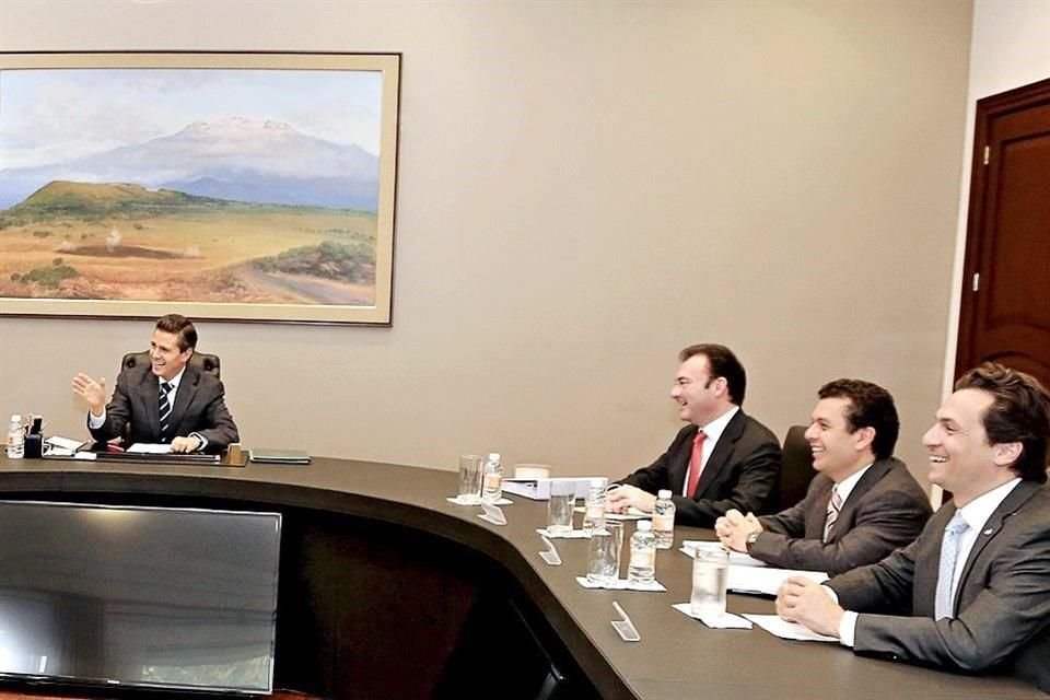 DEL GOZO AL ROMPIMIENTO. De ser un cercano aliado político del entonces Presidente, ahora la defensa de Emilio Lozoya (derecha) apunta a Enrique Peña Nieto.