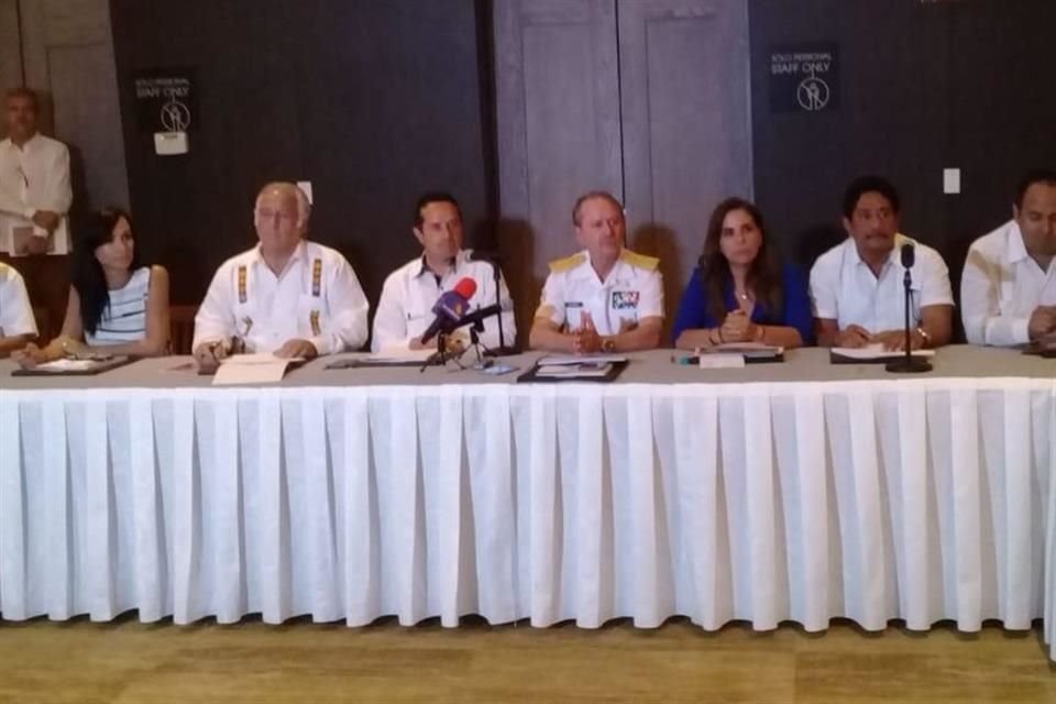 El encuentro privado entre el Secretario de Marina, el Gobernador y los Alcaldes de Quintana Roo se llevó a cabo en el Hotel Vidanta del Municipio de Playa del Carmen.