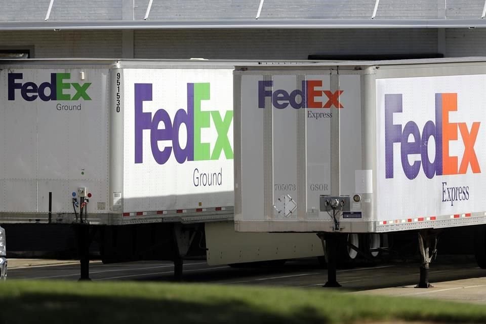 Fedex quiere contratar a 500 nuevos empleados de ciencia, tecnología, ingeniería y matemáticas para optimizar sus operaciones.