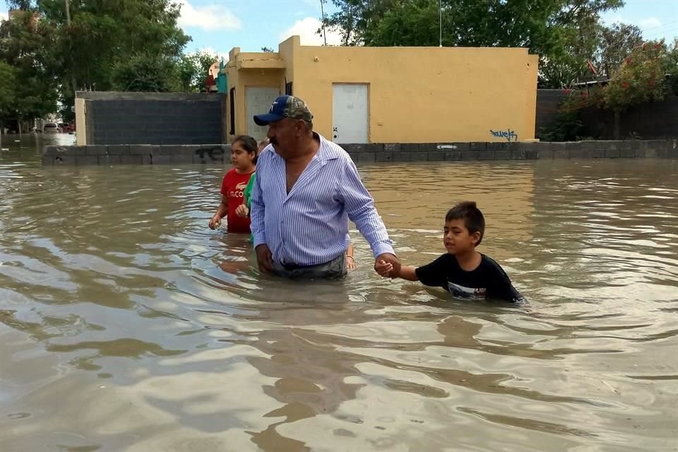 Al menos dos personas murieron ahogadas tras la tormenta de anoche en Reynosa; Ejército y Cruz Roja activaron el Plan DN-III.