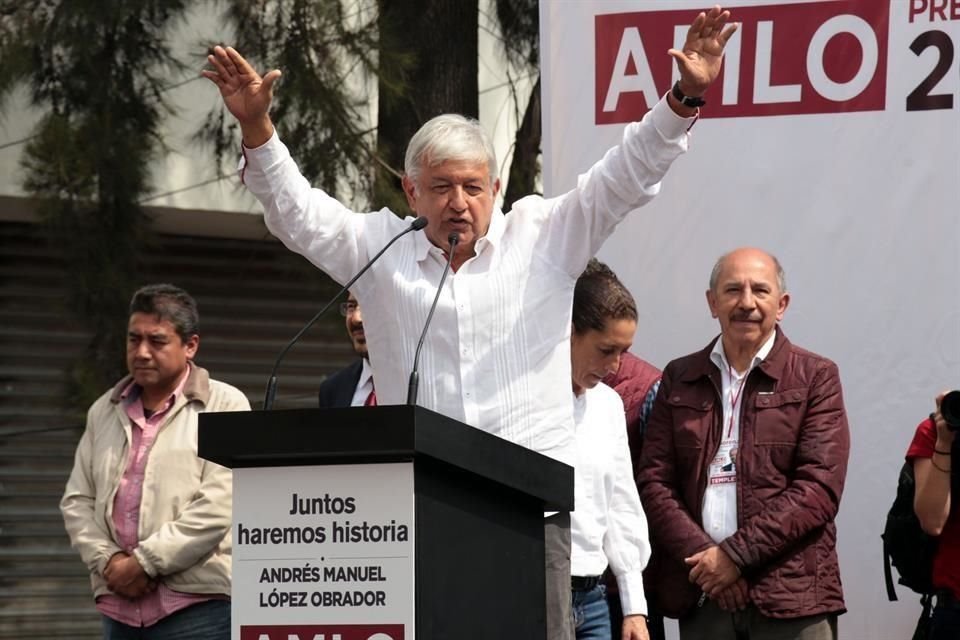 'Nunca en la historia de México un Gobernador le ha dejado la Gubernatura a un hijo', afirmó AMLO ante simpatizantes en Veracruz, refiríendose a los Yunes.