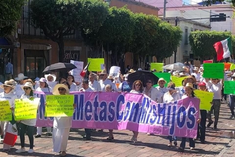 A la manifestación en Querétaro se sumó el movimiento #NoTeMetasConMisHijos que aseguran que buscan que la educación sexual no se brinde de manera incluyente.