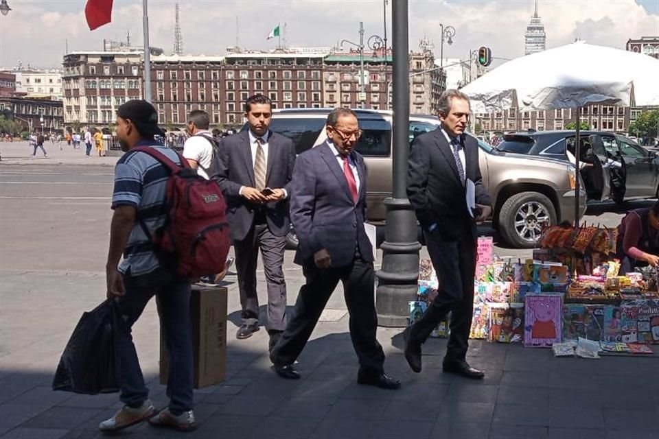 Carlos Salazar y Antonio del Valle acuden a Palacio Nacional para reunión con AMLO.