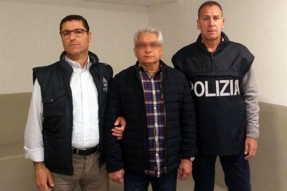 El ex Mandatario priista (al centro) enfrenta cargos por delincuencia organizada y conspiración para lavar dinero.