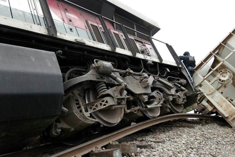 ACCIDENTADO. El mircoles 9 de mayo cuatro locomotoras y nueve trenes sufrieron afectaciones en el kilmetro 273+800 en Vaquera, Veracruz.