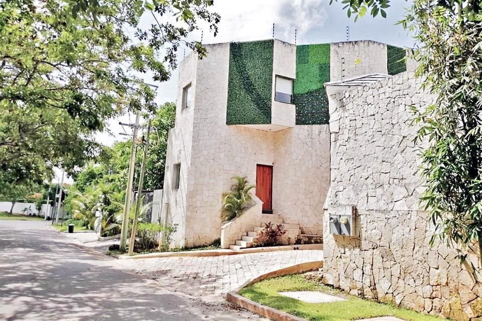 La entrada principal a la residencia de 'Alito' en Campeche.