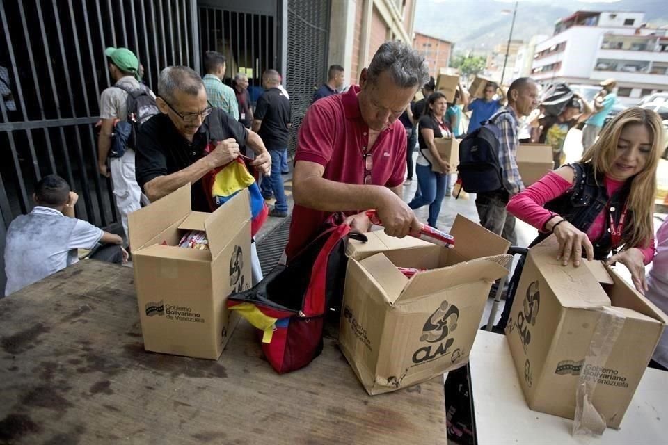 La FGR investiga por lavado de dinero a una red de 23 empresas y personas físicas que desde México han provisto alimentos con sobreprecio al régimen de Nicolás Maduro en Venezuela.