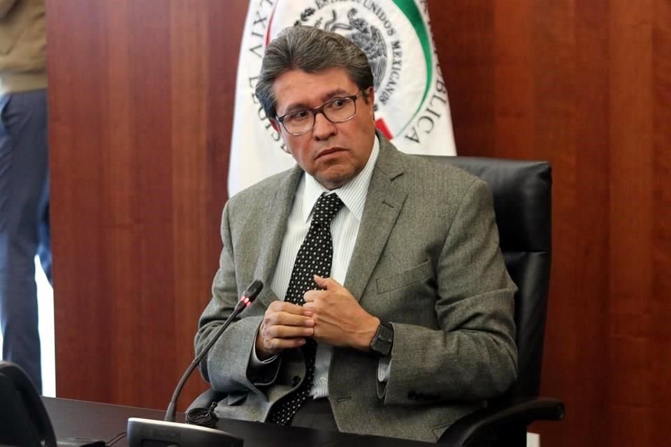Monreal opinó que Carlos Urzúa no debió aceptar la nominación a la Secretaría de Hacienda.