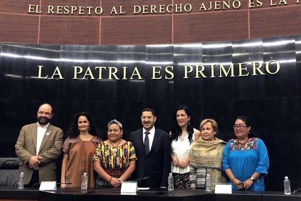 Rigoberta Menchú acudió al Senado para la firma de un convenio de colaboración.