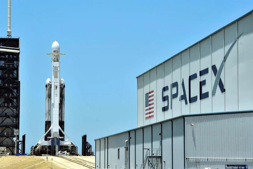 SpaceX, que construye cohetes reutilizables, completó 31 vuelos en el 2021.