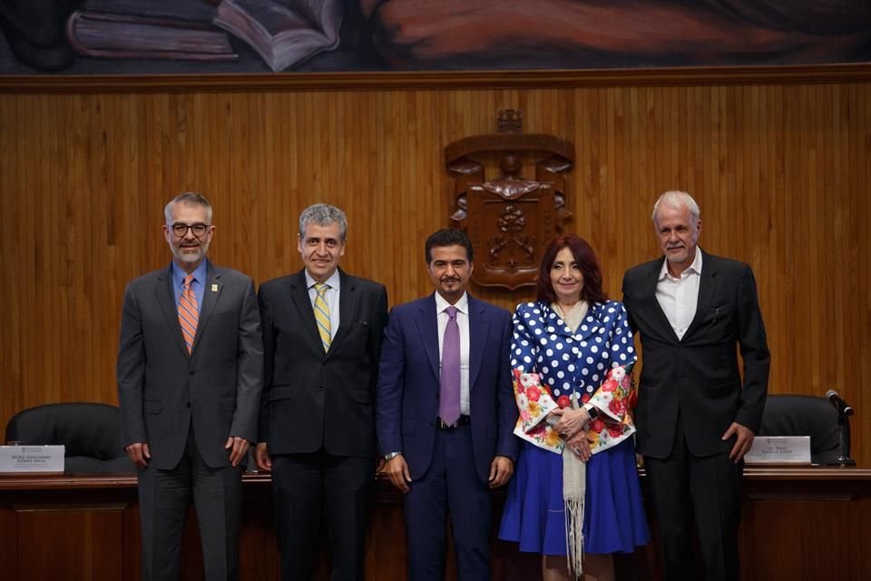 Guillermo Gómez Mata, Ahmed Al Ameri, Héctor Raúl Solís Gadea, Raúl Padilla López y Marisol Schulz presentaron ayer a Sharjah como invitado para 2020.