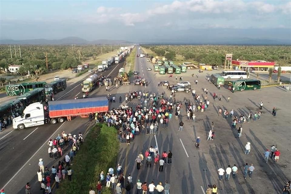 Protestan productores de agro en San Luis Potosí.