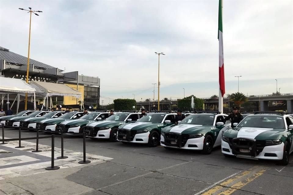 Tras 12 años de no recibir reforzamiento de vehículos para vigilar las calles, esta mañana la V. Carranza recibió 91 patrullas.