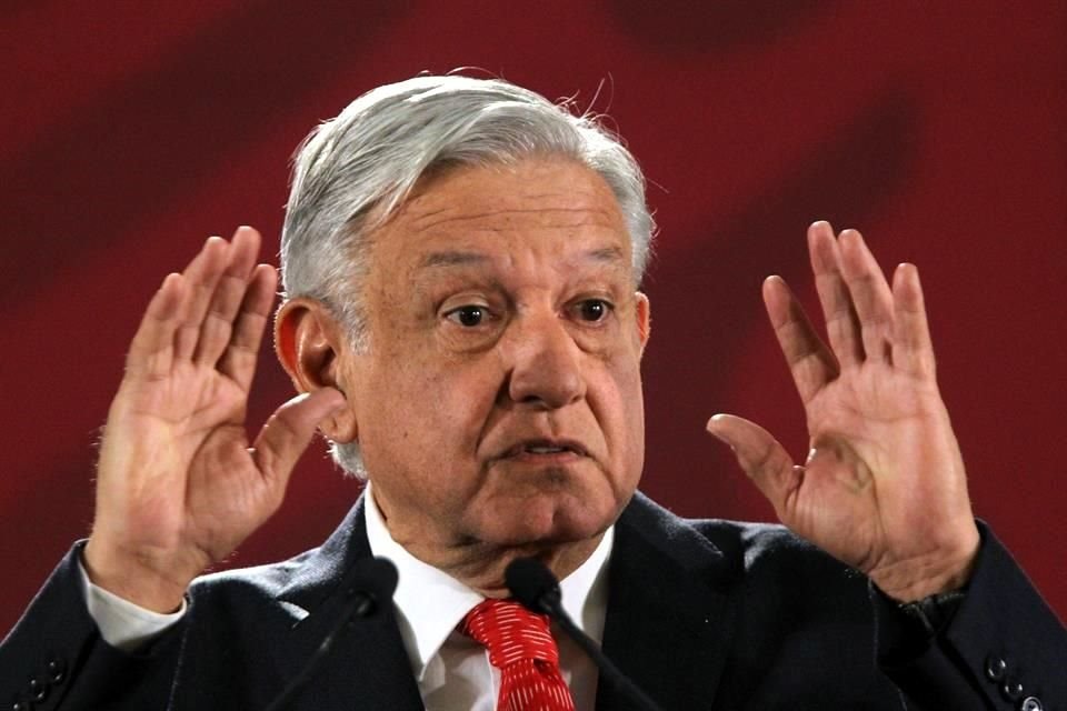 Cuestionado por supuestos desvíos de BUAP, López Obrador dijo que no debe haber cacicazgos en universidades.