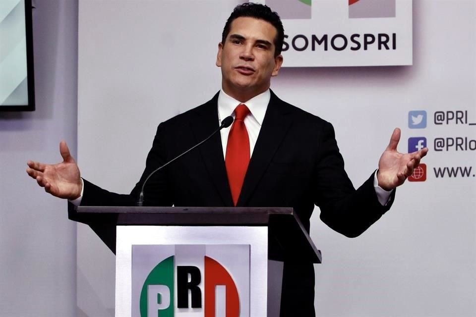 Alejandro Moreno, candidato a la dirigencia nacional del PRI, al término del debate.