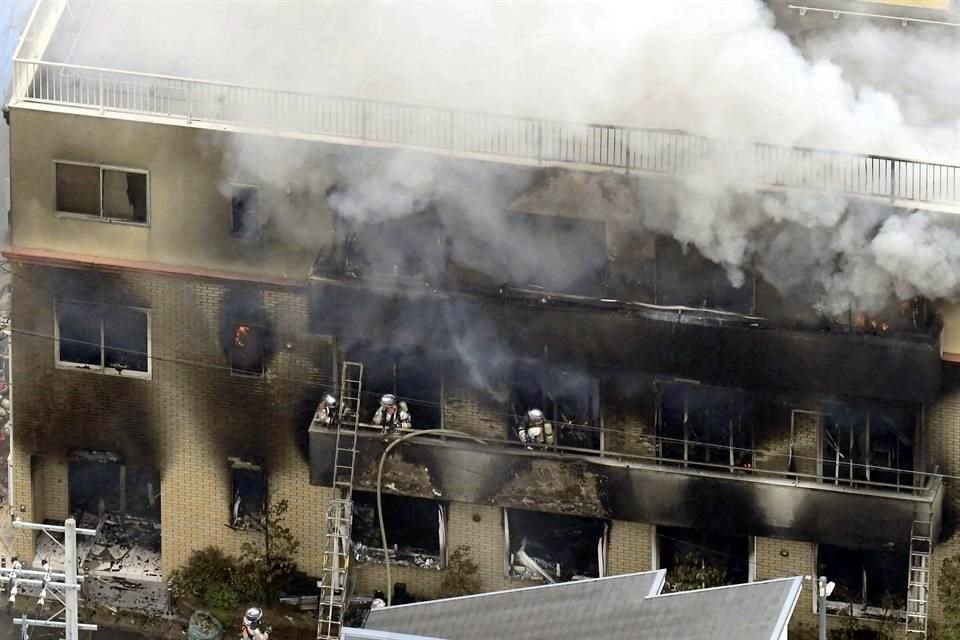 Los muertos por incendio en estudios de animación de ciudad japonesa de Kioto, puede superar la veintena, con decenas de heridos, informaron bomberos.